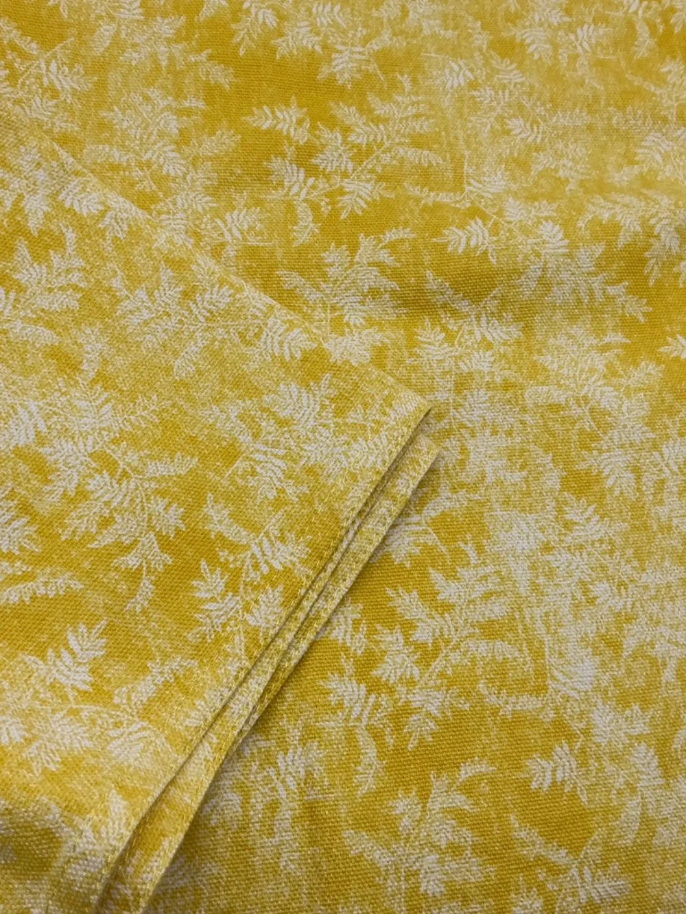 Lauren Ralph Lauren Tablecloth and 4 Table Napkins